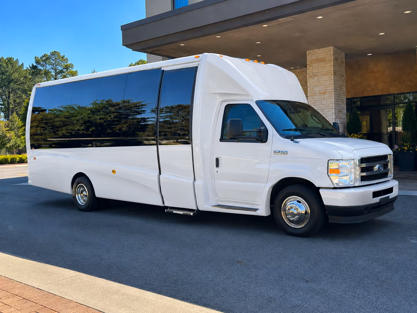 corporate airport transfer buses between temple and austin bergstrom