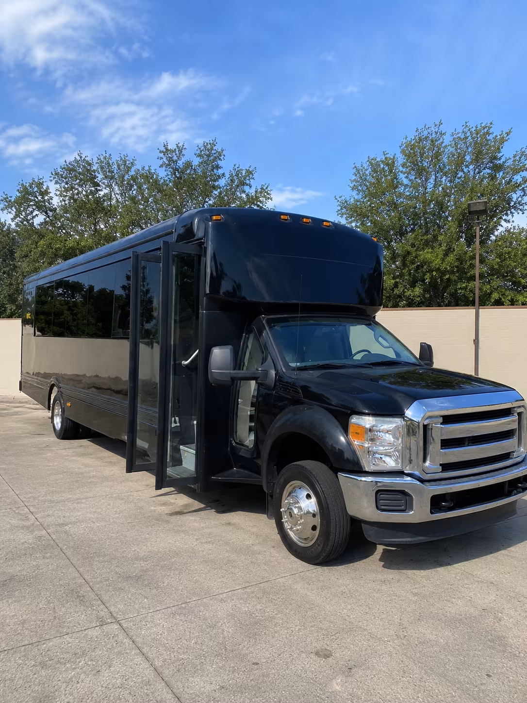 temple 20 passenger party bus