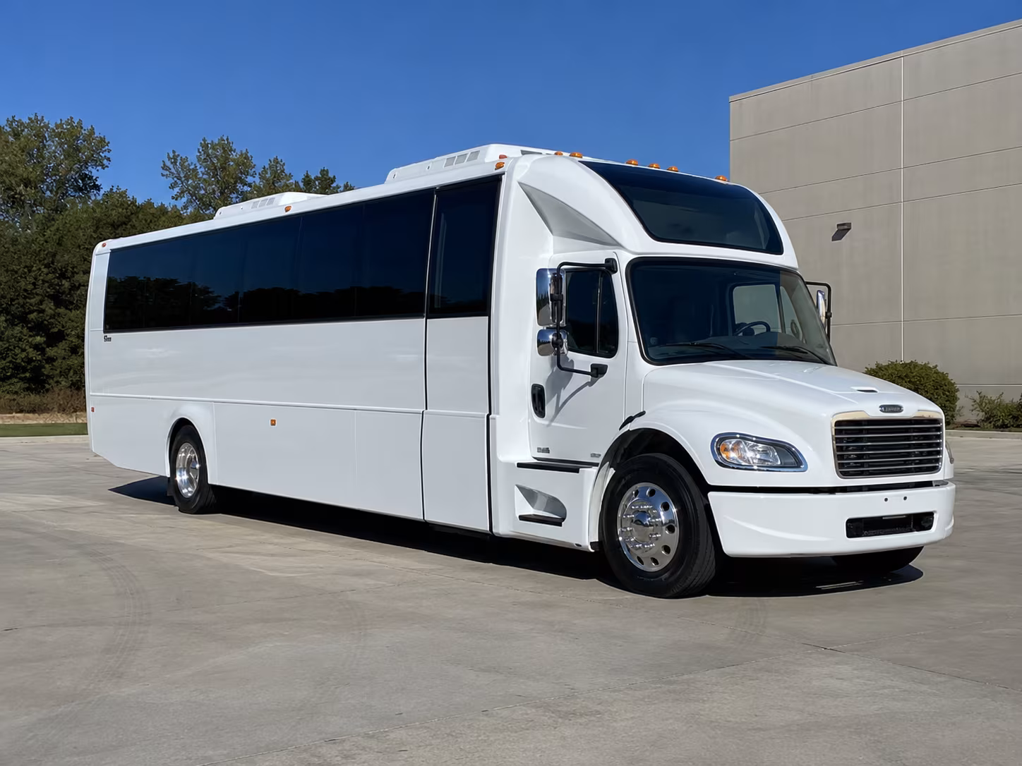 temple 28 passenger party bus